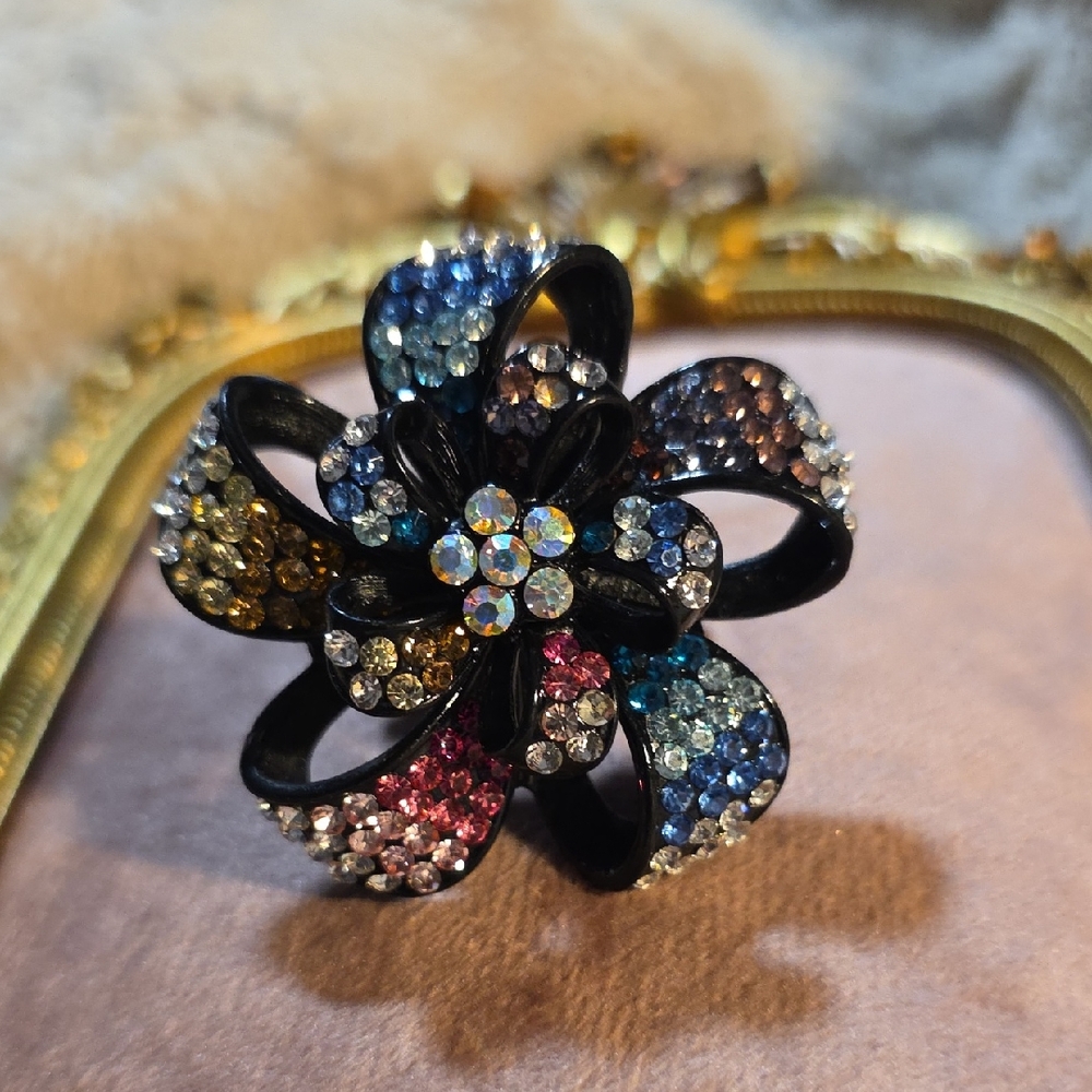Multicolor Crystal Flower Statement Ring NWOT